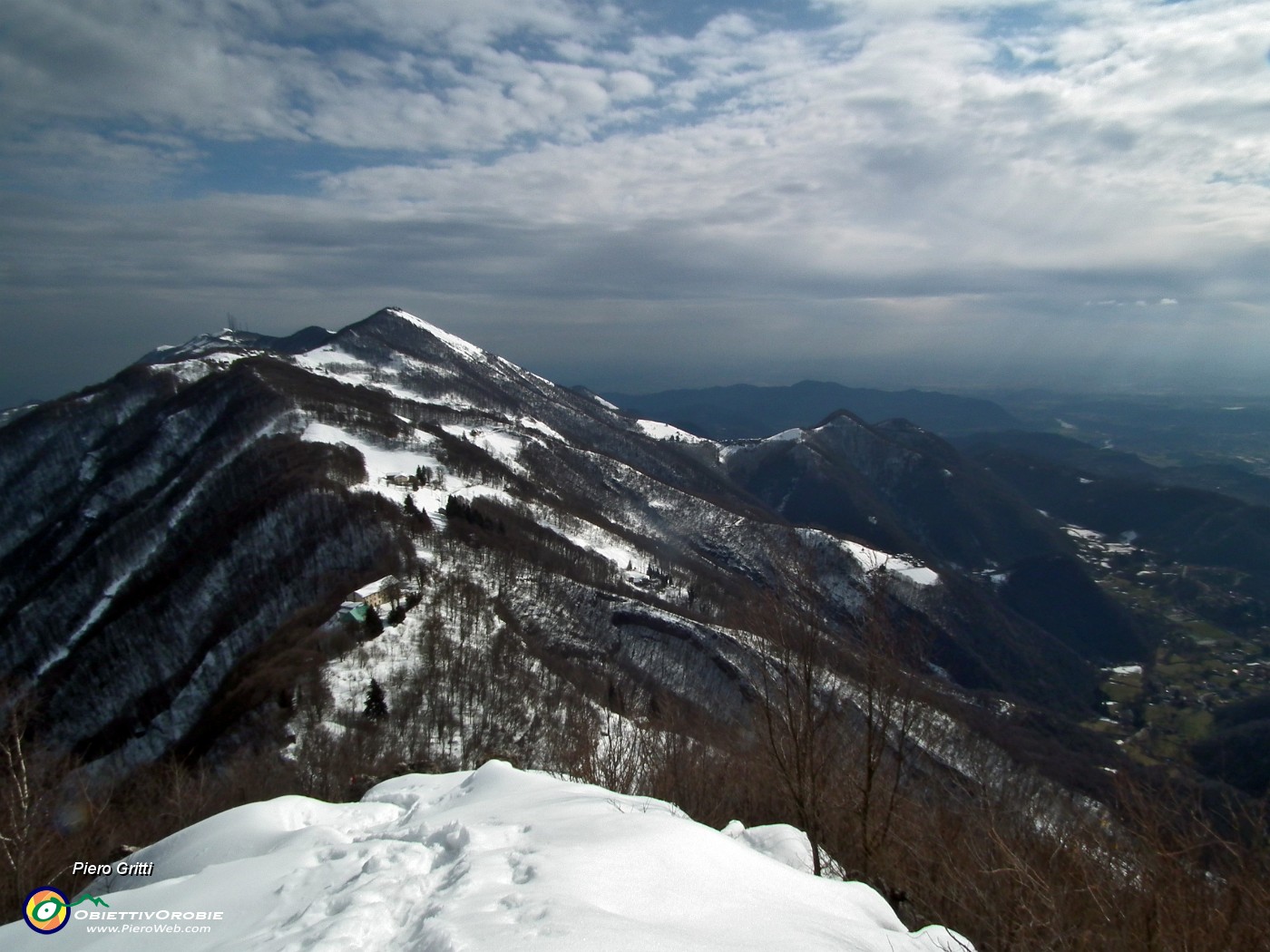 38 Vista verso il Monte Tesoro.JPG